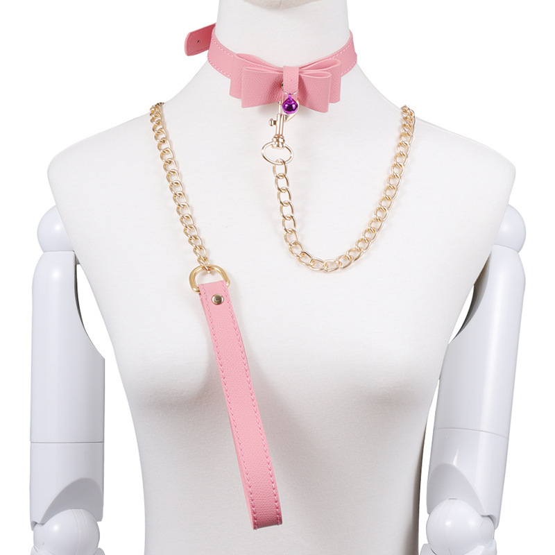 Bow tie collar with chain